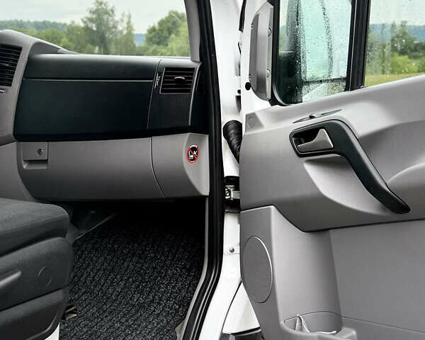 Белый Мерседес Sprinter, объемом двигателя 2.2 л и пробегом 384 тыс. км за 21000 $, фото 5 на Automoto.ua