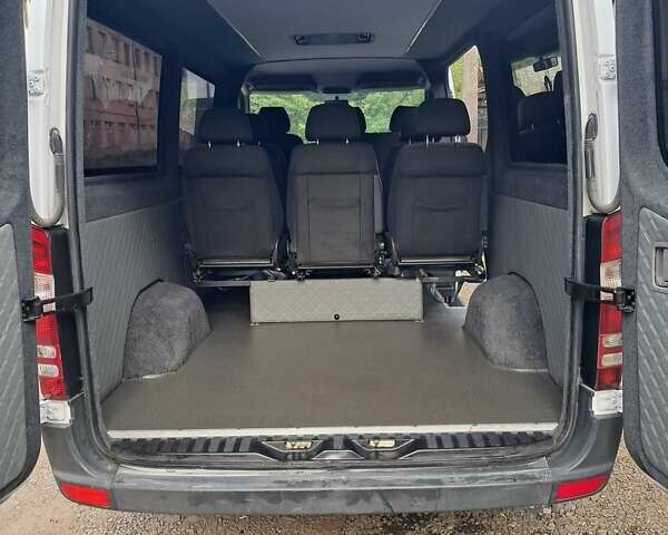 Белый Мерседес Sprinter, объемом двигателя 2.14 л и пробегом 380 тыс. км за 21000 $, фото 2 на Automoto.ua