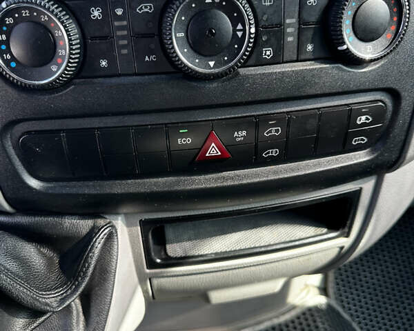 Белый Мерседес Sprinter, объемом двигателя 2.14 л и пробегом 347 тыс. км за 22500 $, фото 12 на Automoto.ua