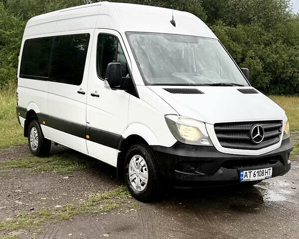 Белый Мерседес Sprinter, объемом двигателя 2.2 л и пробегом 384 тыс. км за 21000 $, фото 1 на Automoto.ua