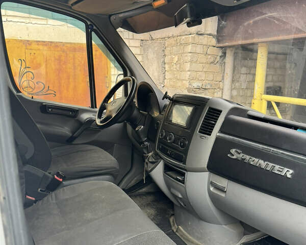 Белый Мерседес Sprinter, объемом двигателя 2.14 л и пробегом 380 тыс. км за 18500 $, фото 11 на Automoto.ua
