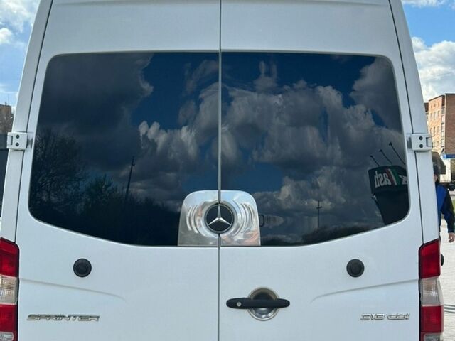 Белый Мерседес Sprinter, объемом двигателя 2.2 л и пробегом 480 тыс. км за 21500 $, фото 4 на Automoto.ua