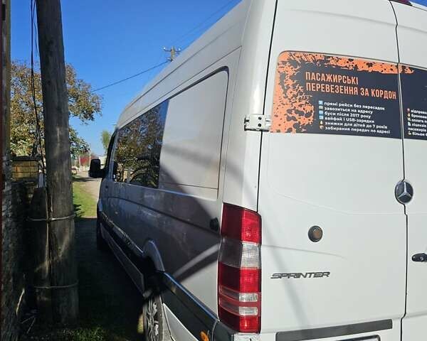 Белый Мерседес Sprinter, объемом двигателя 2.3 л и пробегом 580 тыс. км за 23000 $, фото 1 на Automoto.ua