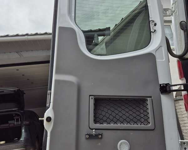 Белый Мерседес Sprinter, объемом двигателя 2.1 л и пробегом 395 тыс. км за 18300 $, фото 11 на Automoto.ua