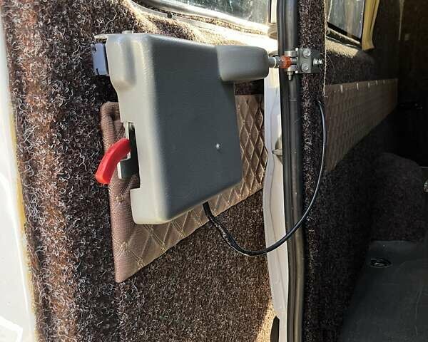 Белый Мерседес Sprinter, объемом двигателя 2.1 л и пробегом 220 тыс. км за 26500 $, фото 9 на Automoto.ua