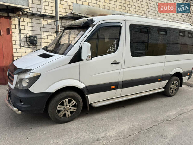 Белый Мерседес Sprinter, объемом двигателя 2.14 л и пробегом 380 тыс. км за 18500 $, фото 2 на Automoto.ua