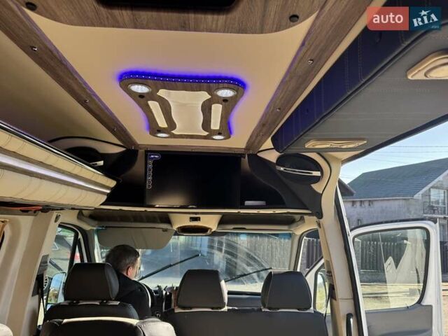 Белый Мерседес Sprinter, объемом двигателя 2.99 л и пробегом 272 тыс. км за 48000 $, фото 7 на Automoto.ua