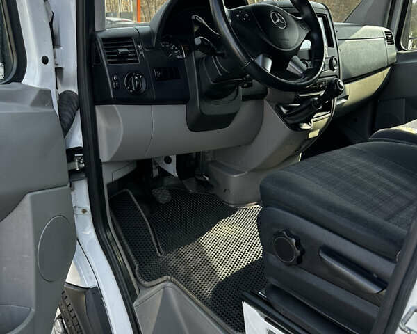 Белый Мерседес Sprinter, объемом двигателя 2.14 л и пробегом 347 тыс. км за 22500 $, фото 8 на Automoto.ua