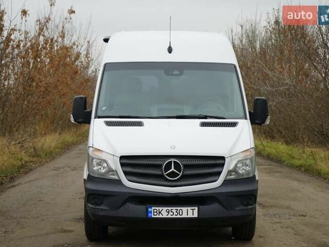 Белый Мерседес Sprinter, объемом двигателя 2.14 л и пробегом 320 тыс. км за 18595 $, фото 1 на Automoto.ua