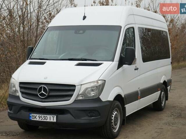 Белый Мерседес Sprinter, объемом двигателя 2.14 л и пробегом 320 тыс. км за 18595 $, фото 2 на Automoto.ua