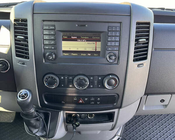 Белый Мерседес Sprinter, объемом двигателя 3 л и пробегом 895 тыс. км за 23700 $, фото 10 на Automoto.ua