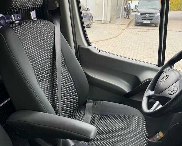 Білий Мерседес Sprinter, об'ємом двигуна 2.99 л та пробігом 740 тис. км за 27000 $, фото 4 на Automoto.ua
