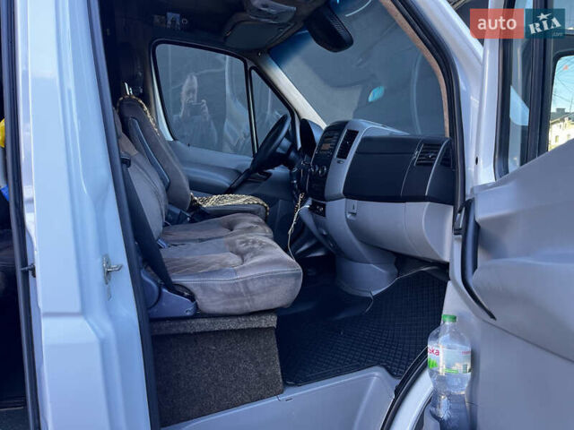 Белый Мерседес Sprinter, объемом двигателя 3 л и пробегом 895 тыс. км за 24500 $, фото 10 на Automoto.ua