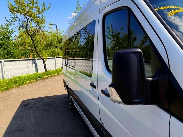 Белый Мерседес Sprinter, объемом двигателя 2.2 л и пробегом 338 тыс. км за 25500 $, фото 2 на Automoto.ua