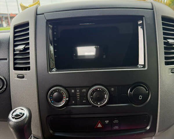 Білий Мерседес Sprinter, об'ємом двигуна 2.99 л та пробігом 740 тис. км за 27000 $, фото 11 на Automoto.ua