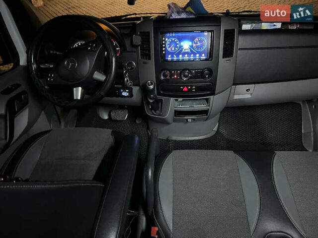 Белый Мерседес Sprinter, объемом двигателя 2.14 л и пробегом 550 тыс. км за 38800 $, фото 4 на Automoto.ua