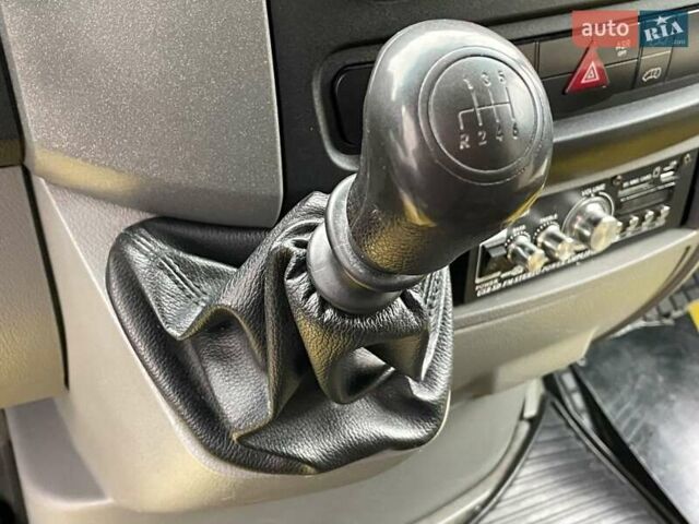 Белый Мерседес Sprinter, объемом двигателя 2.2 л и пробегом 737 тыс. км за 25000 $, фото 37 на Automoto.ua