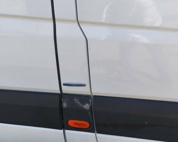 Белый Мерседес Sprinter, объемом двигателя 2.14 л и пробегом 338 тыс. км за 24700 $, фото 2 на Automoto.ua