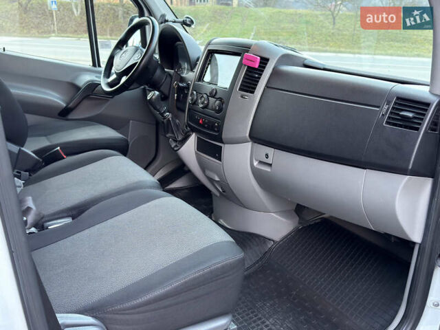 Белый Мерседес Sprinter, объемом двигателя 2.2 л и пробегом 519 тыс. км за 17900 $, фото 9 на Automoto.ua