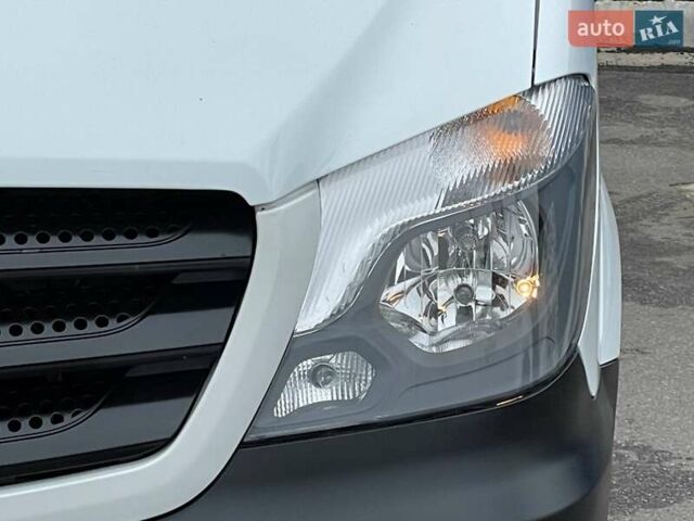 Белый Мерседес Sprinter, объемом двигателя 2.2 л и пробегом 737 тыс. км за 25000 $, фото 10 на Automoto.ua