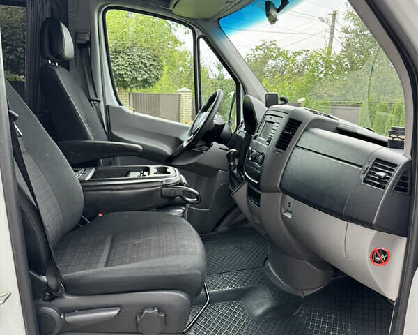 Белый Мерседес Sprinter, объемом двигателя 0 л и пробегом 566 тыс. км за 28500 $, фото 9 на Automoto.ua