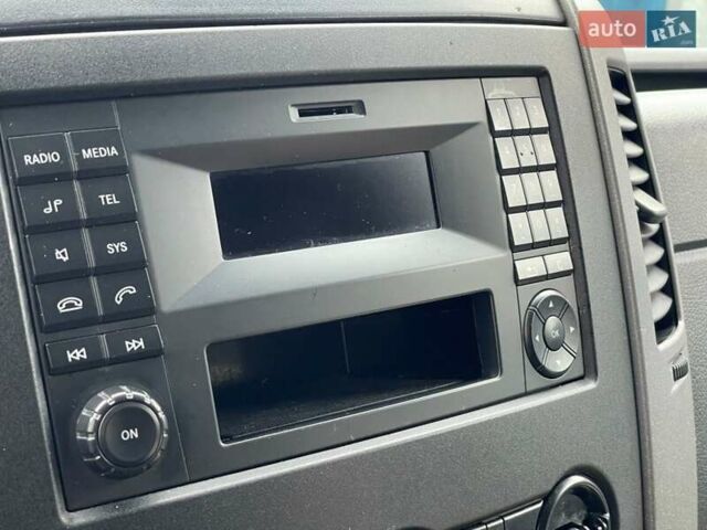 Белый Мерседес Sprinter, объемом двигателя 2.2 л и пробегом 737 тыс. км за 25000 $, фото 32 на Automoto.ua