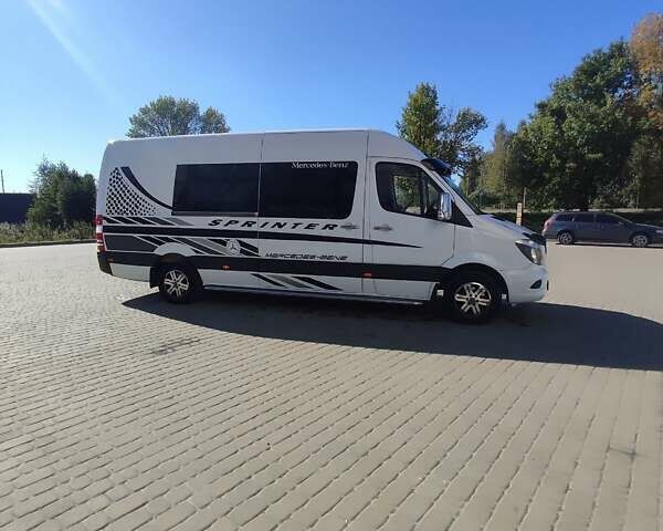 Белый Мерседес Sprinter, объемом двигателя 2.1 л и пробегом 800 тыс. км за 22000 $, фото 4 на Automoto.ua