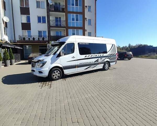 Белый Мерседес Sprinter, объемом двигателя 2.1 л и пробегом 800 тыс. км за 22000 $, фото 3 на Automoto.ua