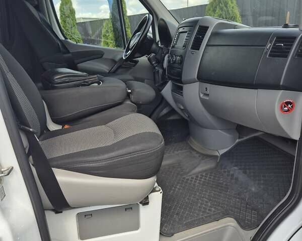 Белый Мерседес Sprinter, объемом двигателя 2.99 л и пробегом 669 тыс. км за 30500 $, фото 2 на Automoto.ua
