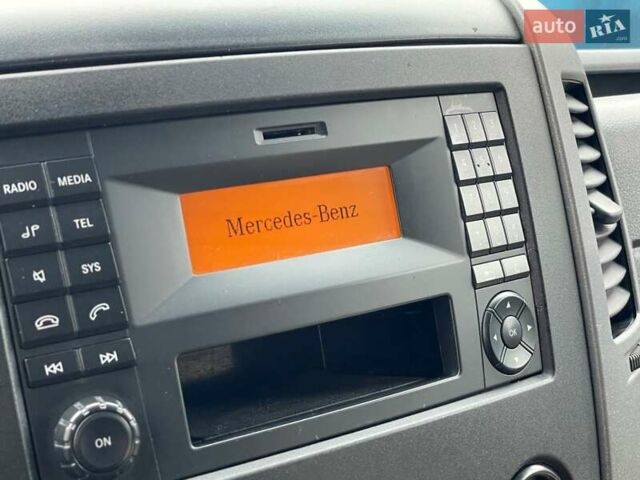 Белый Мерседес Sprinter, объемом двигателя 2.2 л и пробегом 737 тыс. км за 25000 $, фото 33 на Automoto.ua