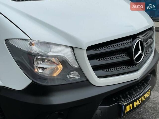 Белый Мерседес Sprinter, объемом двигателя 2.2 л и пробегом 737 тыс. км за 25000 $, фото 5 на Automoto.ua
