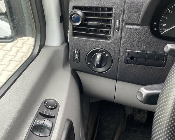 Белый Мерседес Sprinter, объемом двигателя 2.1 л и пробегом 325 тыс. км за 25000 $, фото 22 на Automoto.ua