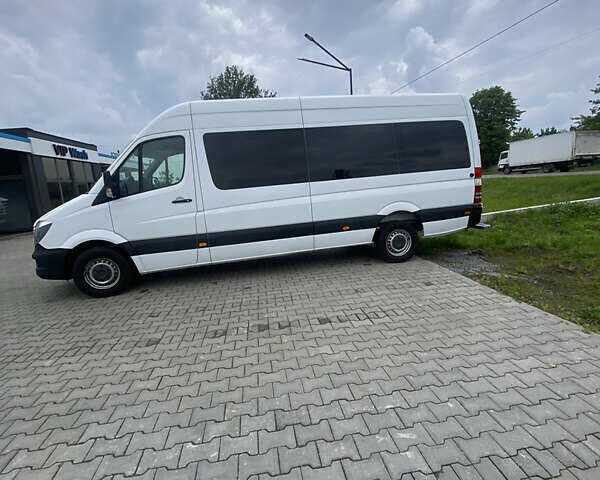 Белый Мерседес Sprinter, объемом двигателя 2.1 л и пробегом 325 тыс. км за 25000 $, фото 1 на Automoto.ua