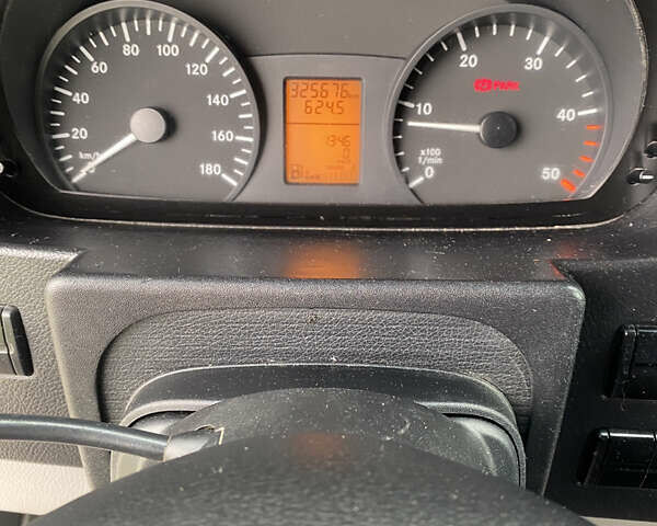 Белый Мерседес Sprinter, объемом двигателя 2.1 л и пробегом 325 тыс. км за 25000 $, фото 6 на Automoto.ua