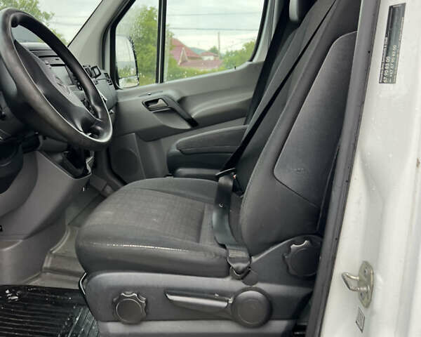 Белый Мерседес Sprinter, объемом двигателя 0 л и пробегом 390 тыс. км за 21000 $, фото 33 на Automoto.ua