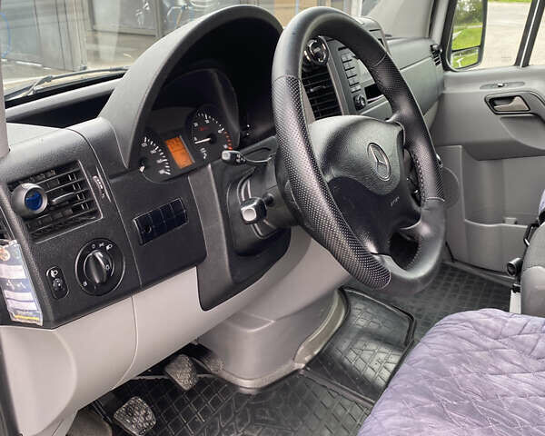 Белый Мерседес Sprinter, объемом двигателя 2.1 л и пробегом 325 тыс. км за 25000 $, фото 10 на Automoto.ua