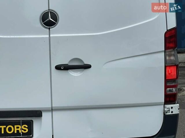 Белый Мерседес Sprinter, объемом двигателя 2.2 л и пробегом 737 тыс. км за 25000 $, фото 21 на Automoto.ua