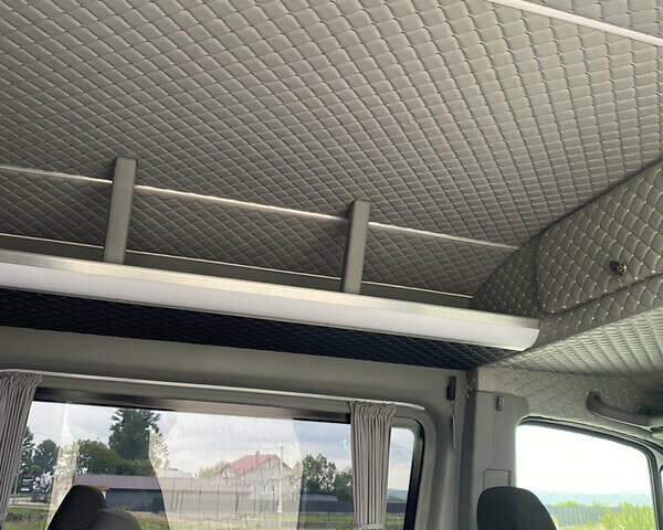 Белый Мерседес Sprinter, объемом двигателя 2.1 л и пробегом 325 тыс. км за 25000 $, фото 13 на Automoto.ua