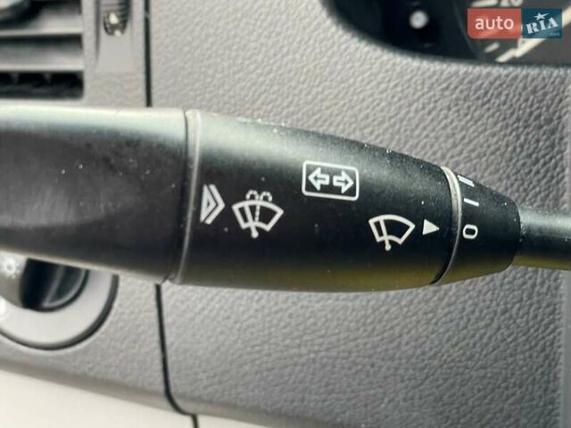 Белый Мерседес Sprinter, объемом двигателя 2.2 л и пробегом 737 тыс. км за 25000 $, фото 31 на Automoto.ua