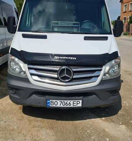 Белый Мерседес Sprinter, объемом двигателя 2.2 л и пробегом 345 тыс. км за 32999 $, фото 1 на Automoto.ua