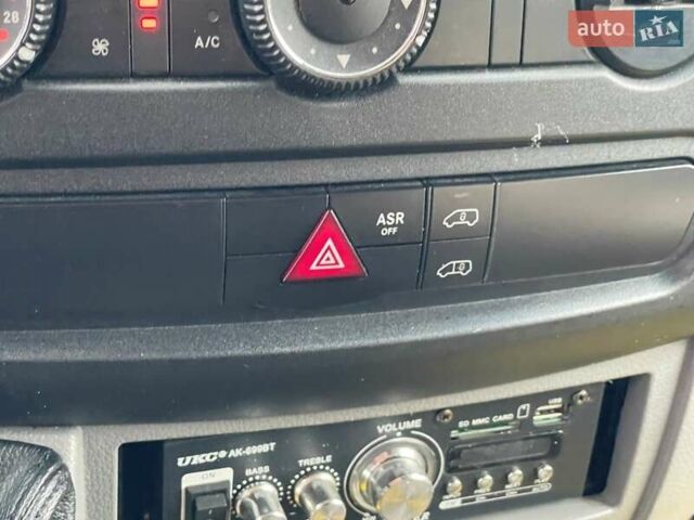 Белый Мерседес Sprinter, объемом двигателя 2.2 л и пробегом 737 тыс. км за 25000 $, фото 35 на Automoto.ua