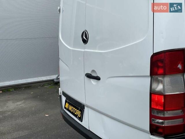 Белый Мерседес Sprinter, объемом двигателя 2.2 л и пробегом 737 тыс. км за 25000 $, фото 22 на Automoto.ua