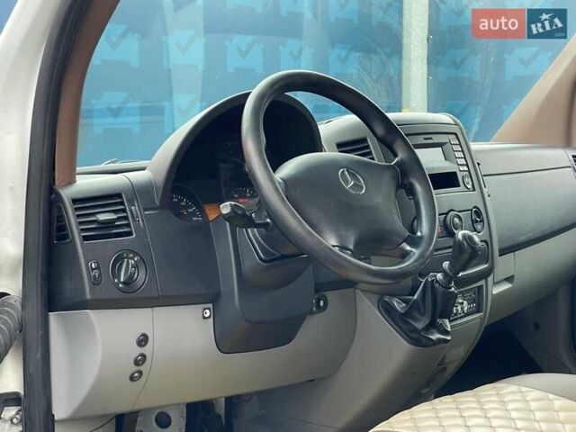 Белый Мерседес Sprinter, объемом двигателя 2.2 л и пробегом 737 тыс. км за 25000 $, фото 28 на Automoto.ua