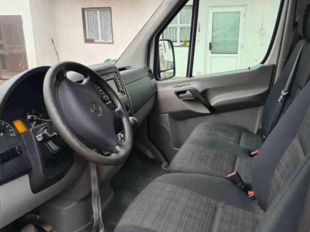 Белый Мерседес Sprinter, объемом двигателя 2.2 л и пробегом 340 тыс. км за 13910 $, фото 14 на Automoto.ua