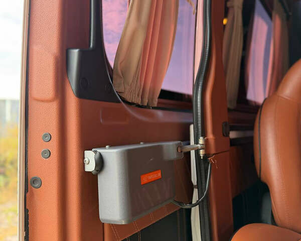 Білий Мерседес Sprinter, об'ємом двигуна 2.14 л та пробігом 880 тис. км за 23000 $, фото 5 на Automoto.ua