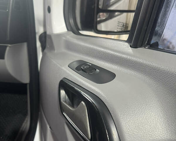 Белый Мерседес Sprinter, объемом двигателя 0 л и пробегом 900 тыс. км за 31000 $, фото 7 на Automoto.ua