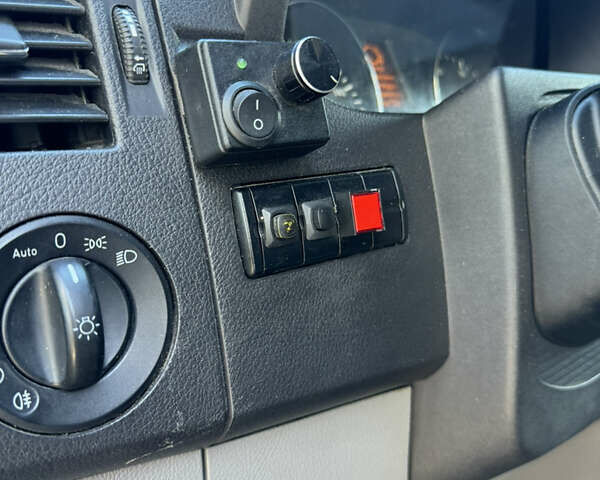 Белый Мерседес Sprinter, объемом двигателя 2.1 л и пробегом 370 тыс. км за 25700 $, фото 9 на Automoto.ua