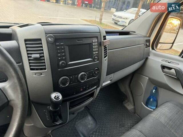 Белый Мерседес Sprinter, объемом двигателя 2.2 л и пробегом 420 тыс. км за 20900 $, фото 30 на Automoto.ua