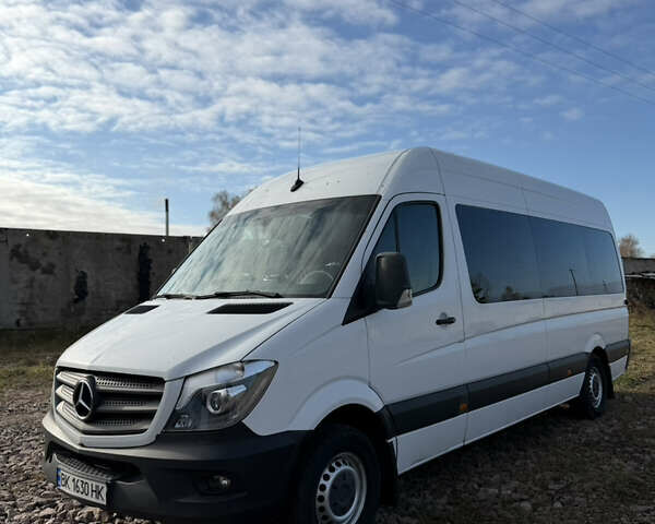 Белый Мерседес Sprinter, объемом двигателя 2.14 л и пробегом 880 тыс. км за 27000 $, фото 3 на Automoto.ua