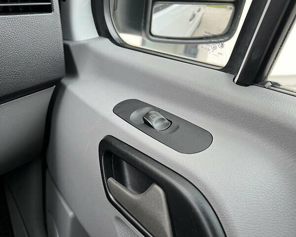 Білий Мерседес Sprinter, об'ємом двигуна 2.2 л та пробігом 332 тис. км за 27900 $, фото 49 на Automoto.ua